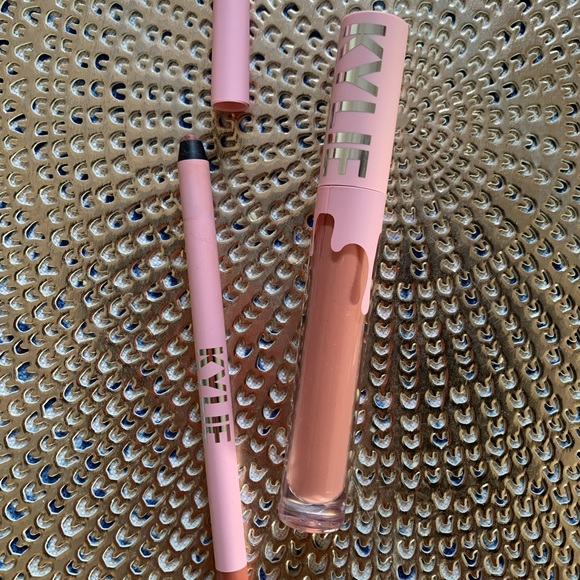 Kylie Lip Kit - Picture 3 of 3